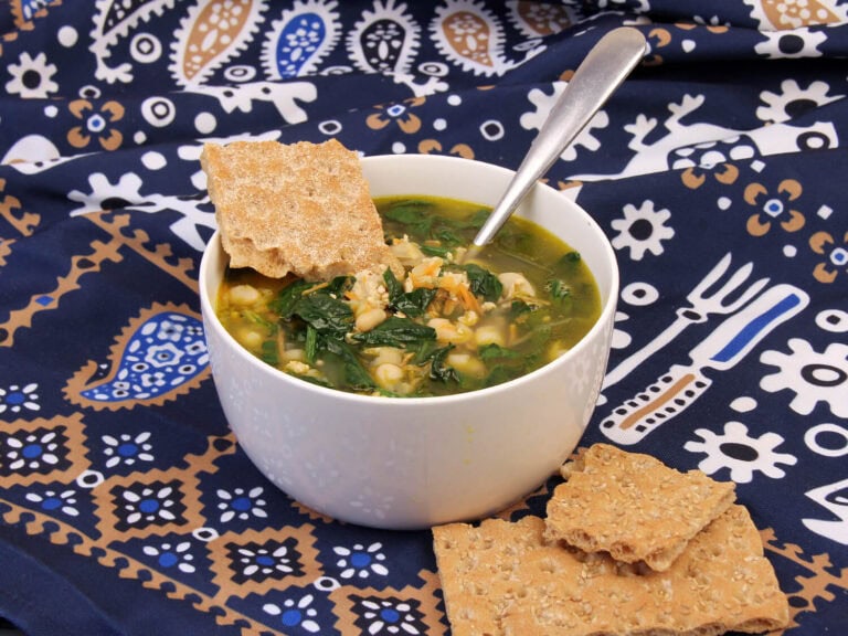 a picture of the finished soup ina bowl with a cracker on the side and a spoon in the bowl